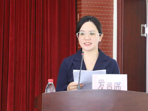 青年优秀教师王颖老师表达感谢